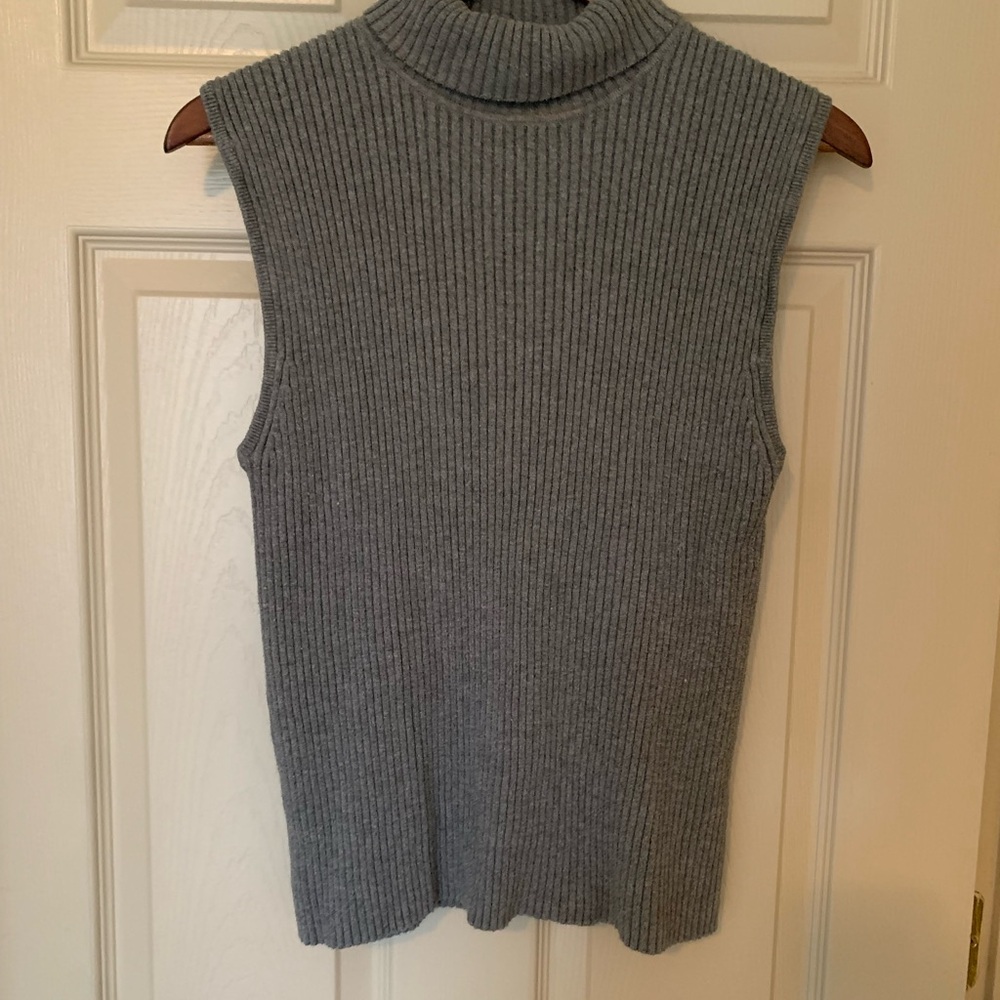 Preswick & Moore Gray Ribbed Sleeveless Top